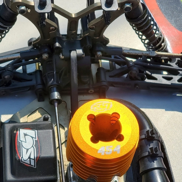 Losi 8t truggy 97percent new